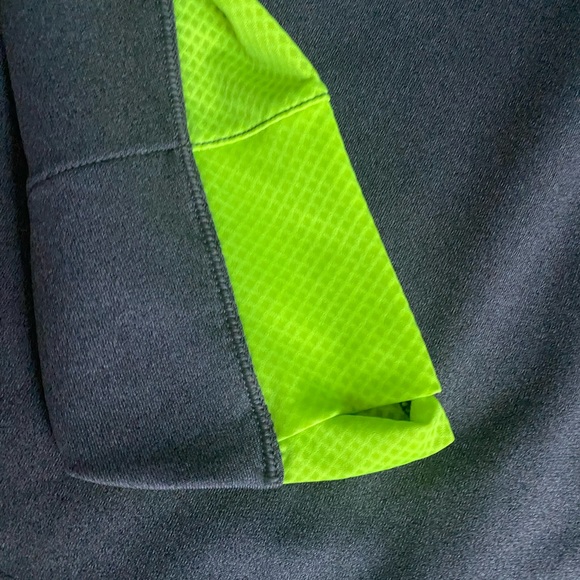 Like new, Underarmour 1/4 zip golf pullover Sz XL - Picture 5 of 7